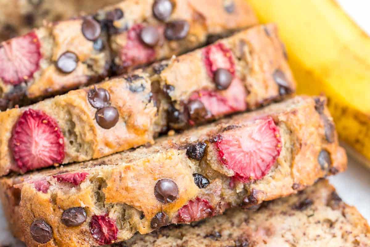 Quick & Healthy Oil-Free Strawberry Banana Bars